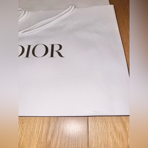 Dior white pebble shopping bags with ribbons and gold Dior stars - Picture 3 of 4